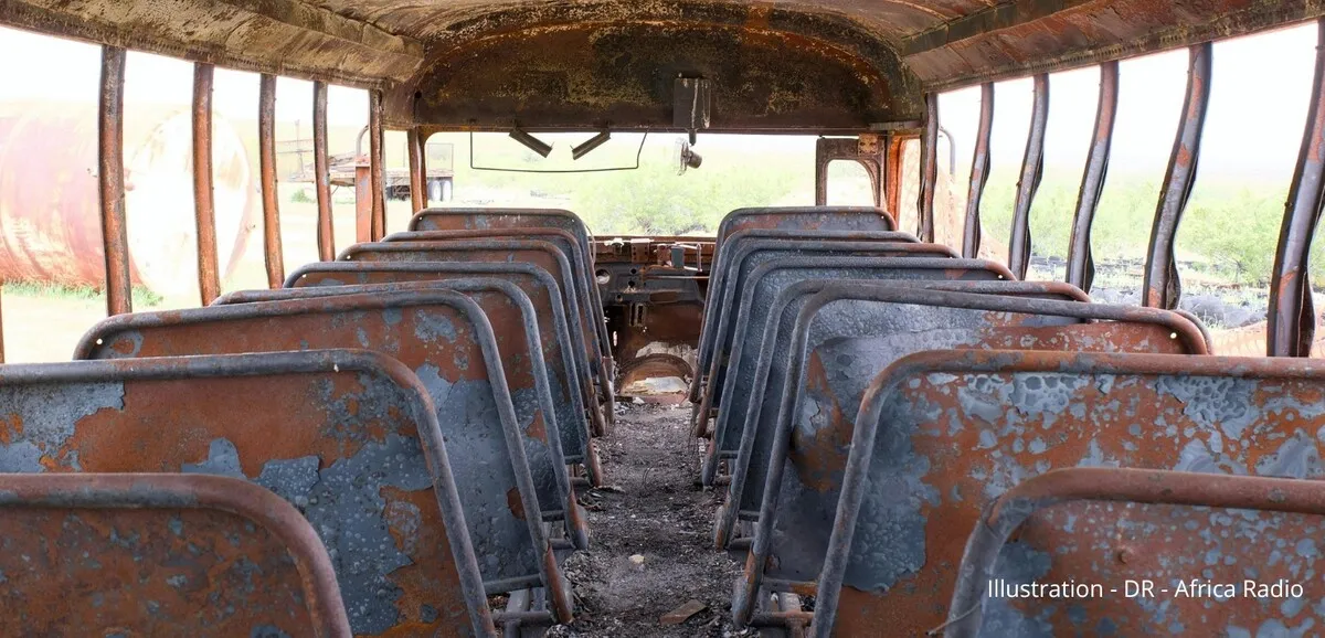 Bus incendiés près de Bamako