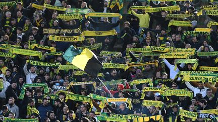 Des supporters de Nantes face à Nice, le 25 janvier 2026. (JEAN-FRANCOIS MONIER / AFP)
