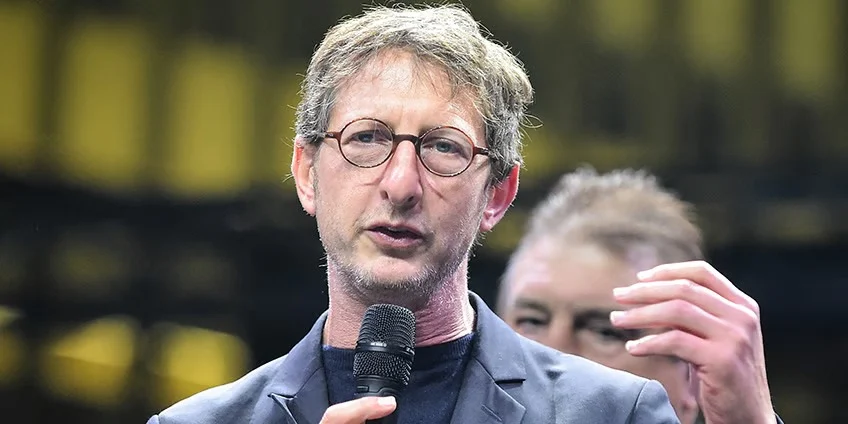Ariel Weil lors de sa tribune sur la situation des droits LGBTQ+ au Sénégal