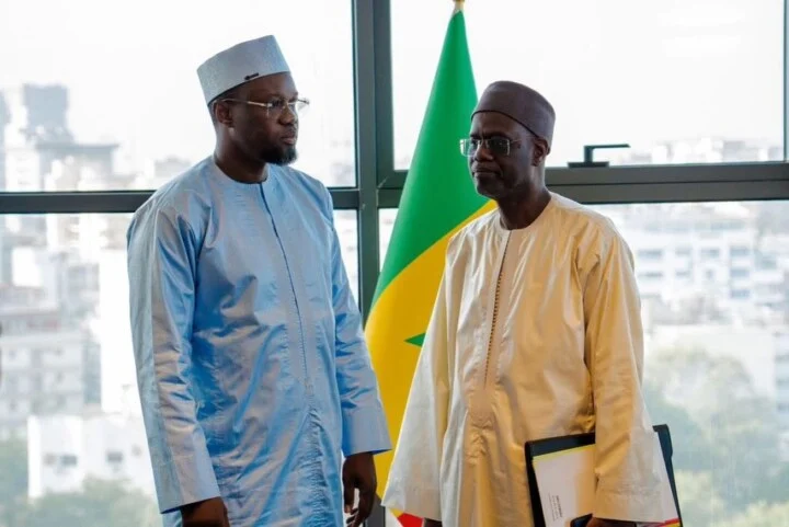 Passation de service à la Primature Passation de service à la Primature entre Ousmane Sonko et Al Aminou Lo