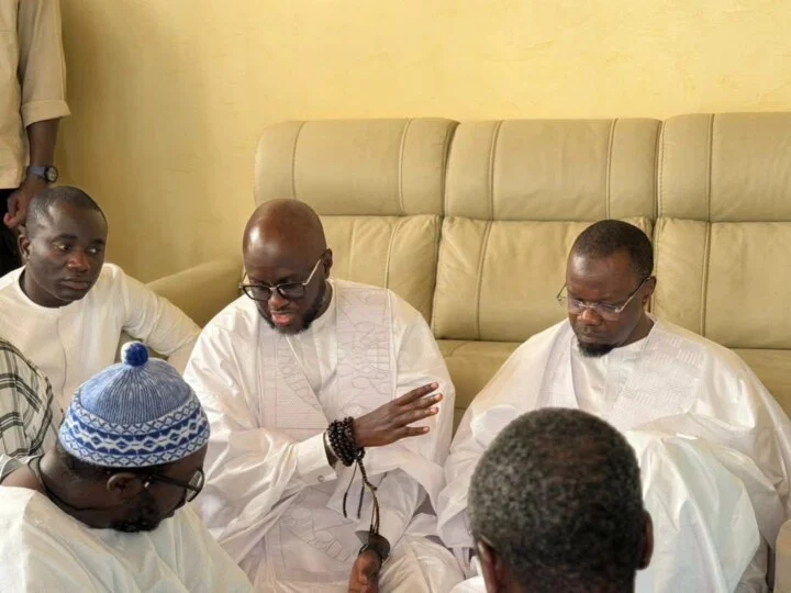 Ousmane Sonko en pleurs lors de son hommage à Touba