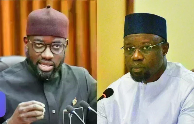 Abdoul Ahad Ndiaye, ministre des Transports, lors d'une déclaration publique