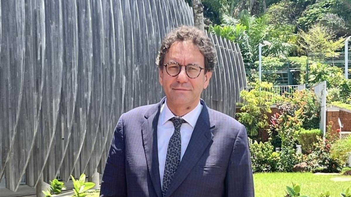 Photo de l'ambassadeur Fabrice Mauriès lors de son discours à Libreville