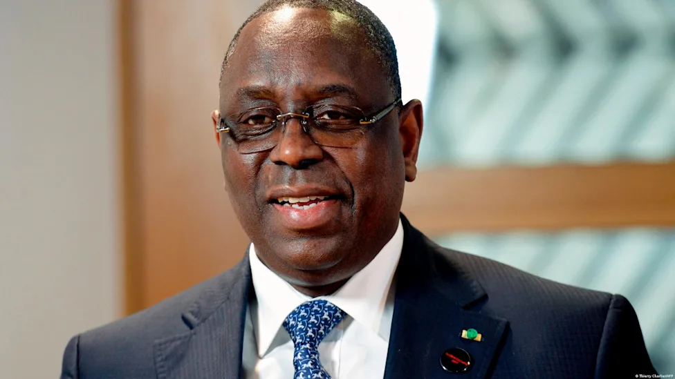 Photo officielle de Bassirou Diomaye Faye et Macky Sall lors d'une rencontre
