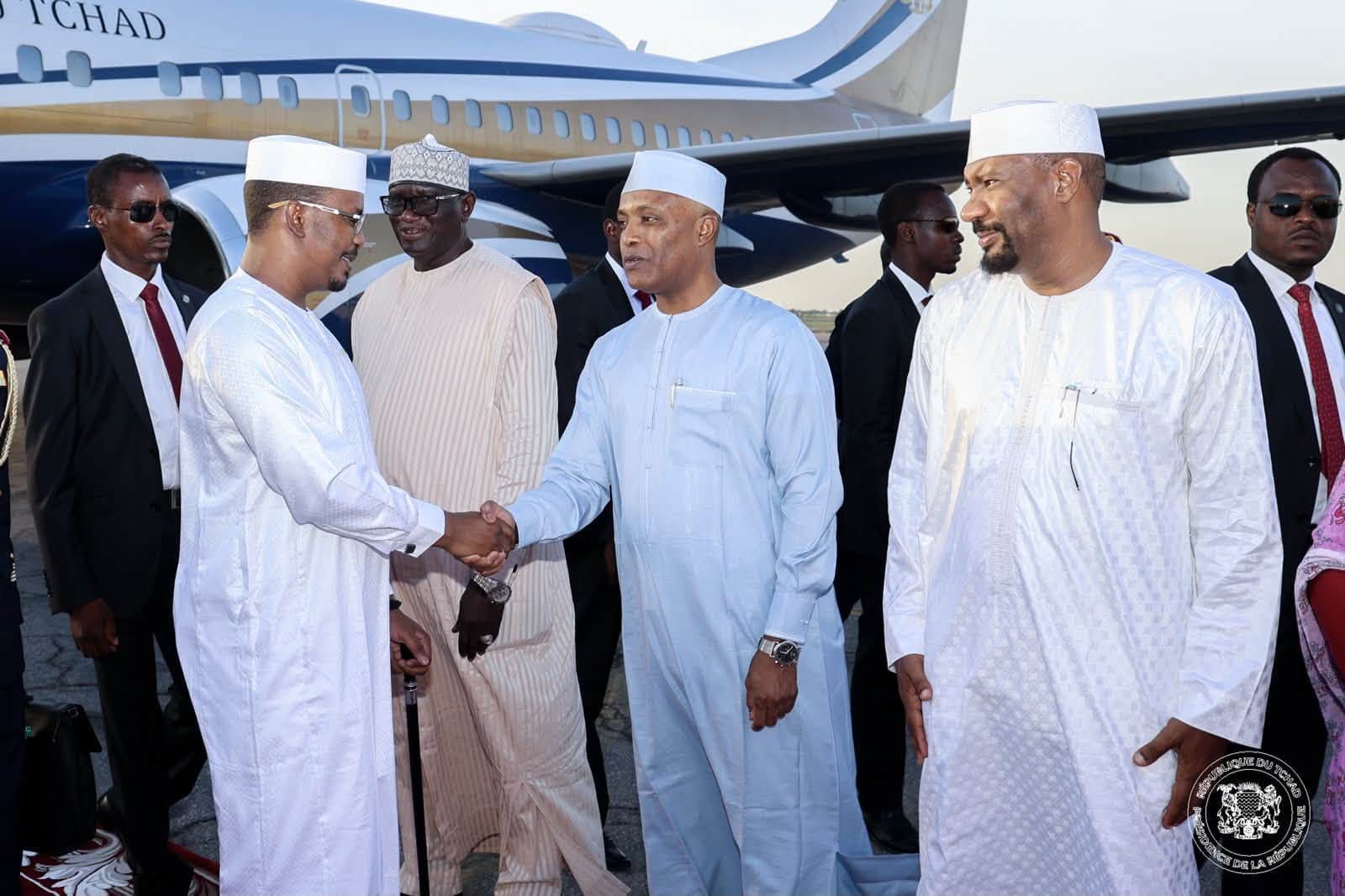 Réception officielle du président tchadien à N'Djamena après sa visite diplomatique