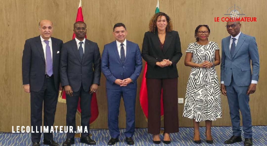 Signature de documents lors des échanges bilatéraux