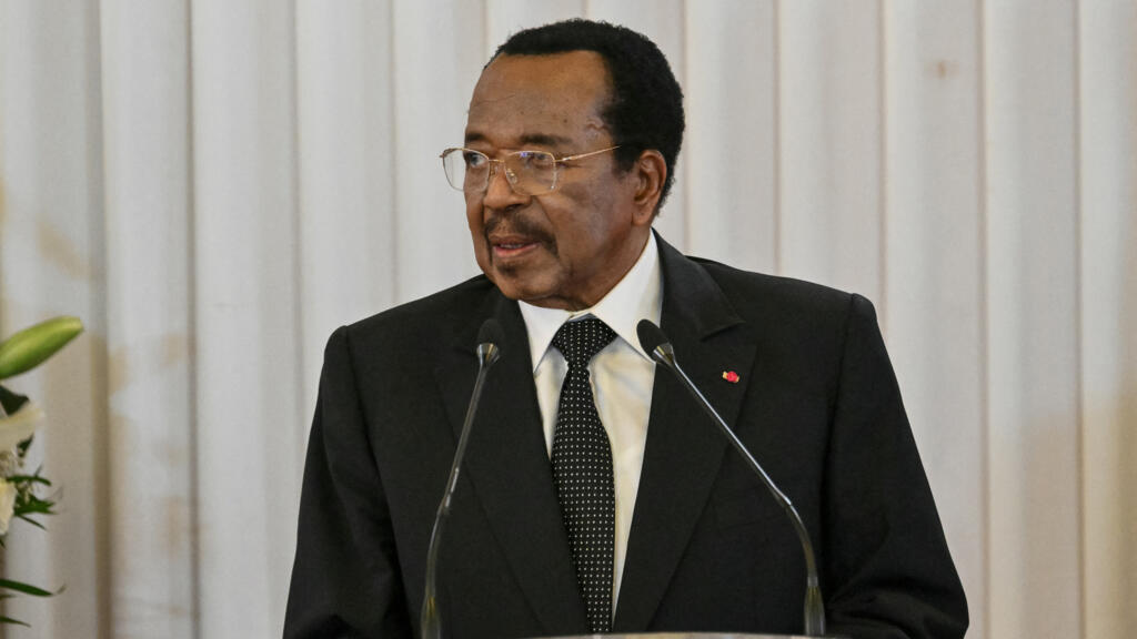 Paul Biya lors d'un discours à Yaoundé en présence du pape