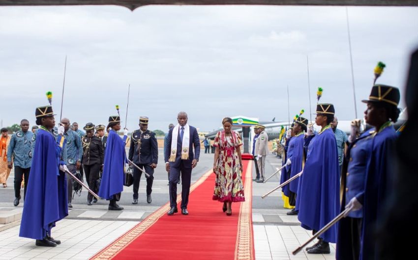 Le président Oligui Nguema et son épouse de retour au Gabon après une tournée africaine