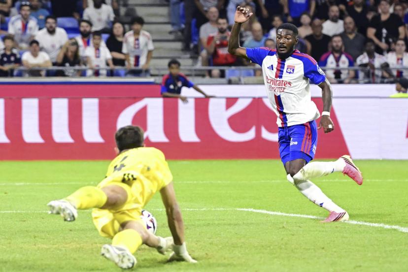 Ainsley Maitland-Niles au moment de marquer son but face au Sparta Prague
