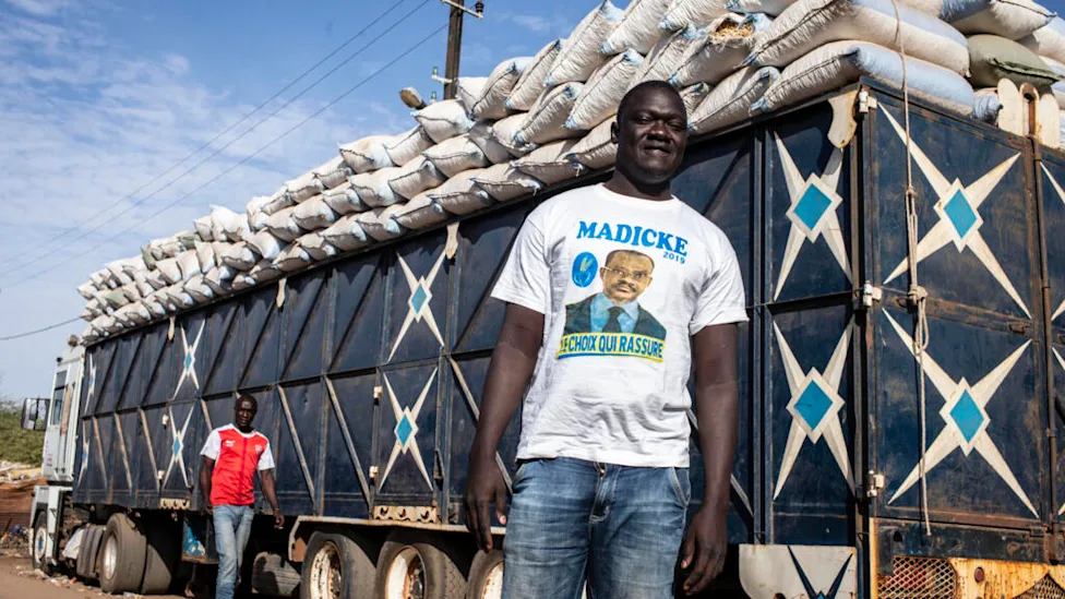 File de camions à la frontière entre le Sénégal et le Mali