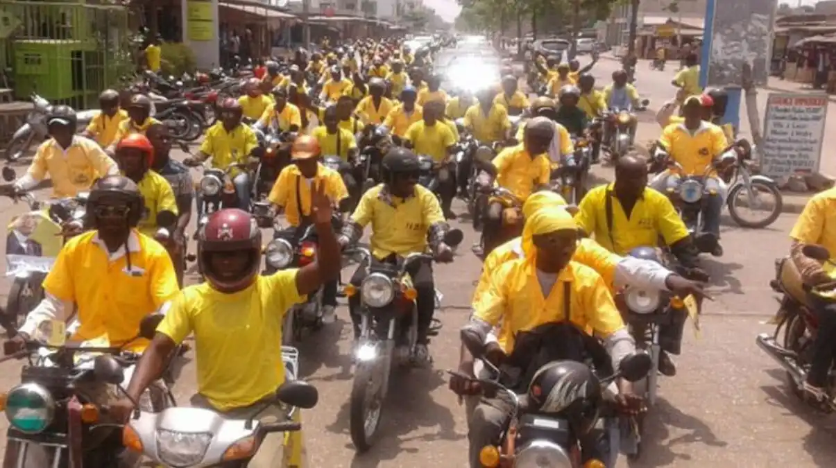 Zémidjan sur une route de Cotonou